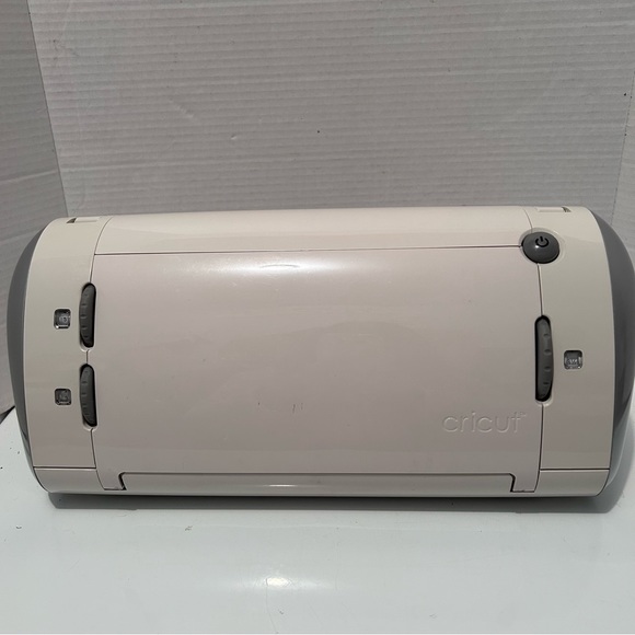 Cricut personal electronic cutting machine IOB - Picture 5 of 16